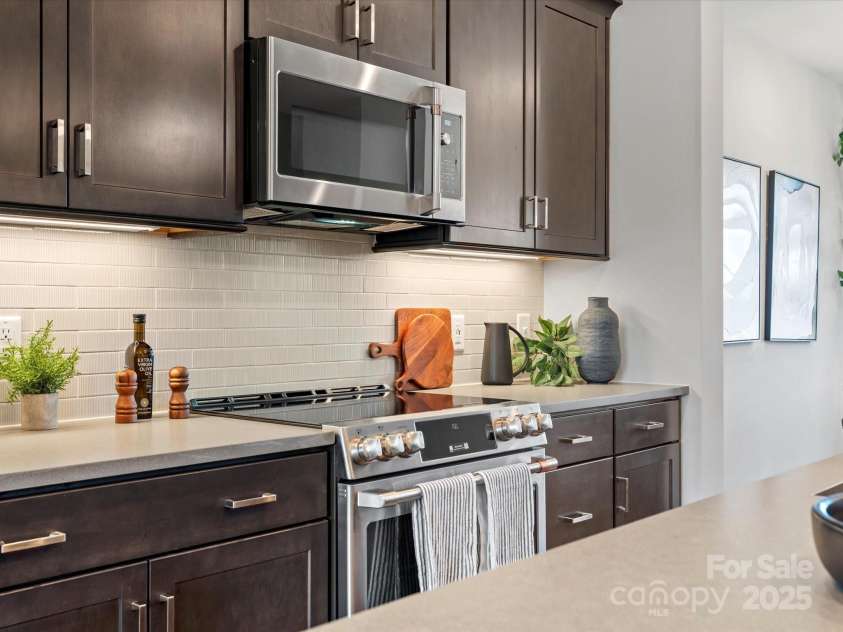 5032 Beirut Drive, Charlotte, NC 28217.  MLS# CAR4330424, YatesRealty ID 6362. GE Stainless Appliances with Electric Range.