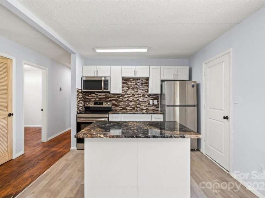 2515 Danforth Lane, Charlotte, NC 28208.  MLS# CAR4248441, YatesRealty ID 6364. 