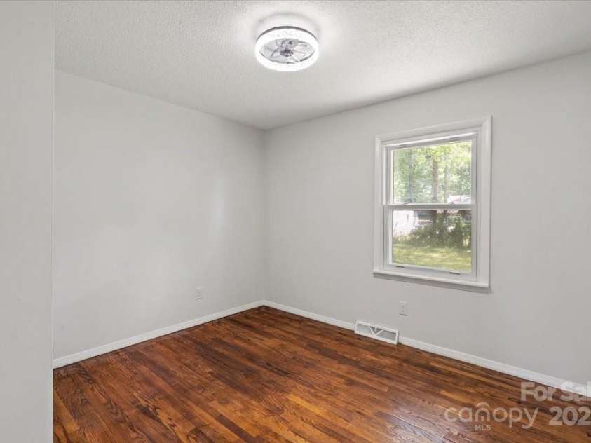 2515 Danforth Lane, Charlotte, NC 28208.  MLS# CAR4248441, YatesRealty ID 6364. 