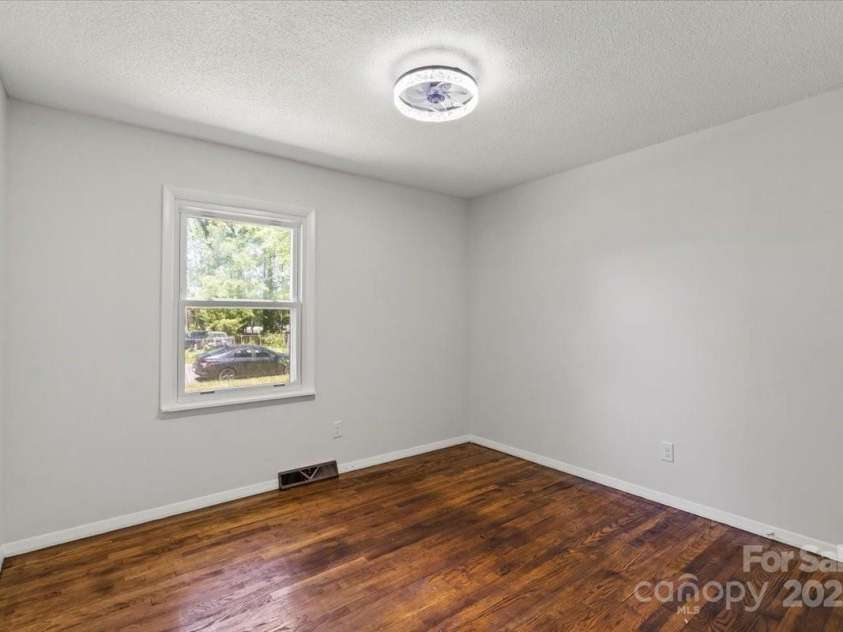 2515 Danforth Lane, Charlotte, NC 28208.  MLS# CAR4248441, YatesRealty ID 6364. 