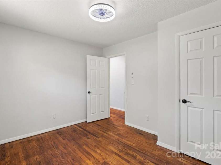 2515 Danforth Lane, Charlotte, NC 28208.  MLS# CAR4248441, YatesRealty ID 6364. 