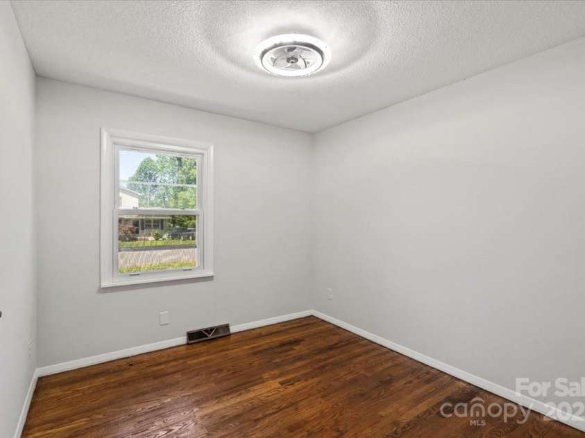 2515 Danforth Lane, Charlotte, NC 28208.  MLS# CAR4248441, YatesRealty ID 6364. 