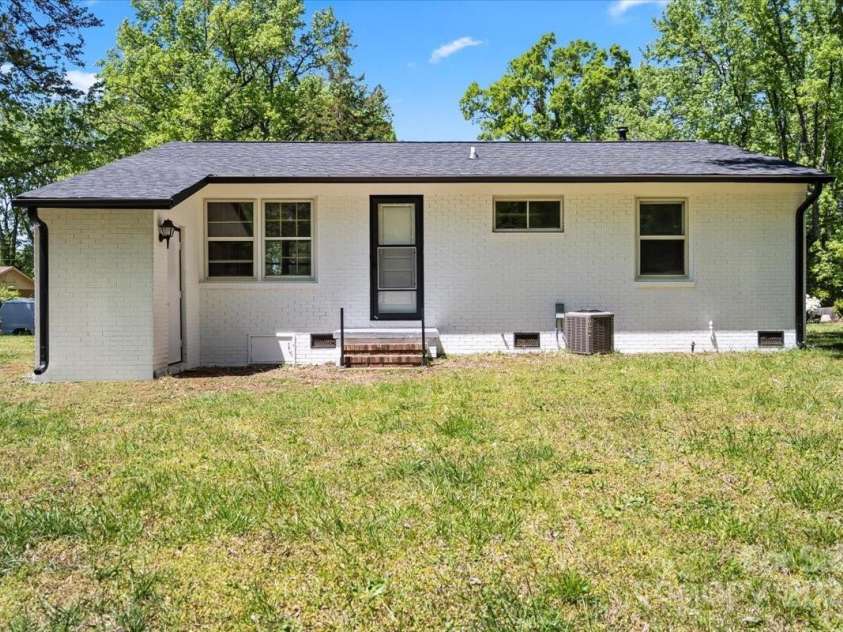 2515 Danforth Lane, Charlotte, NC 28208.  MLS# CAR4248441, YatesRealty ID 6364. 