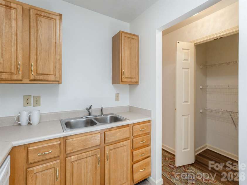 702 Carlyle Way, Asheville, NC 28803.  MLS# CAR4299061, YatesRealty ID 6364. 