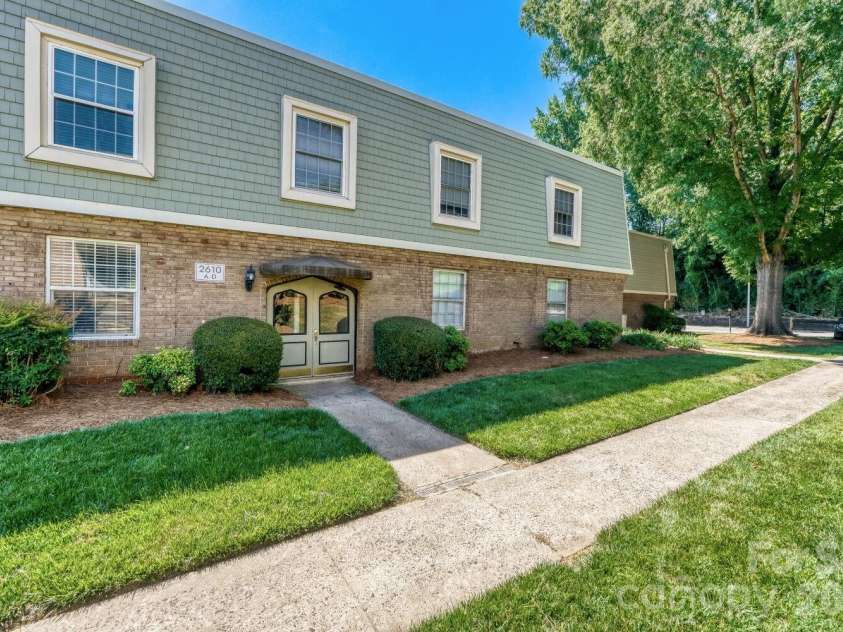 2610 Park Road, Charlotte, NC 28209.  MLS# CAR4383163, YatesRealty ID 6366. 