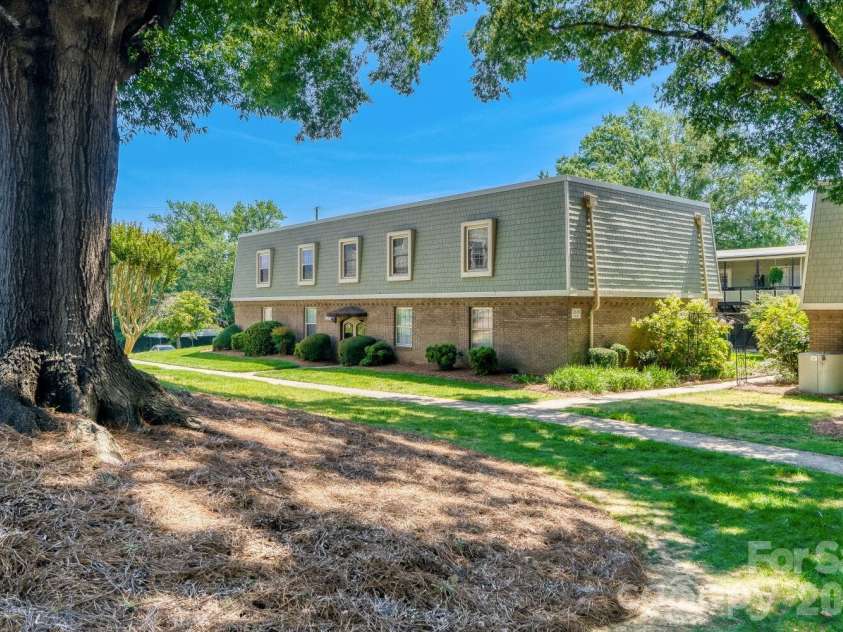 2610 Park Road, Charlotte, NC 28209.  MLS# CAR4383163, YatesRealty ID 6366. 