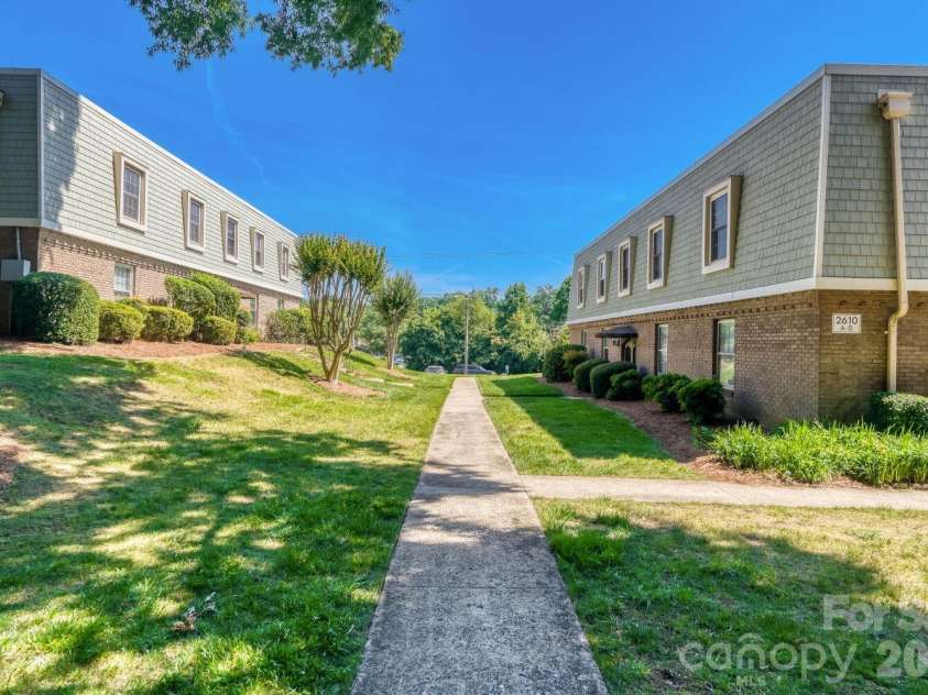 2610 Park Road, Charlotte, NC 28209.  MLS# CAR4383163, YatesRealty ID 6366. 