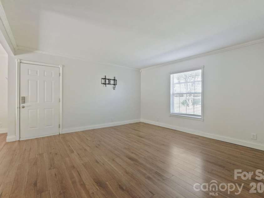 2610 Park Road, Charlotte, NC 28209.  MLS# CAR4383163, YatesRealty ID 6366. 