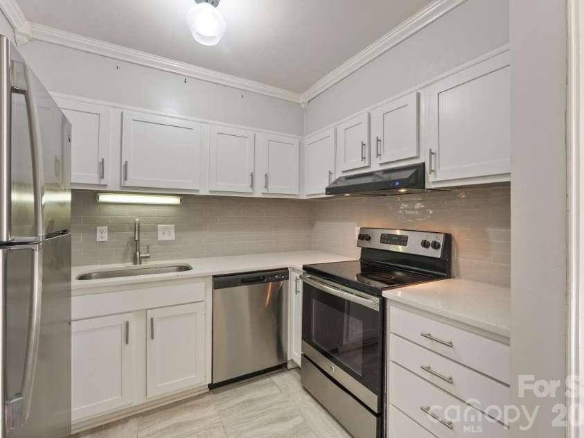 2610 Park Road, Charlotte, NC 28209.  MLS# CAR4383163, YatesRealty ID 6366. 