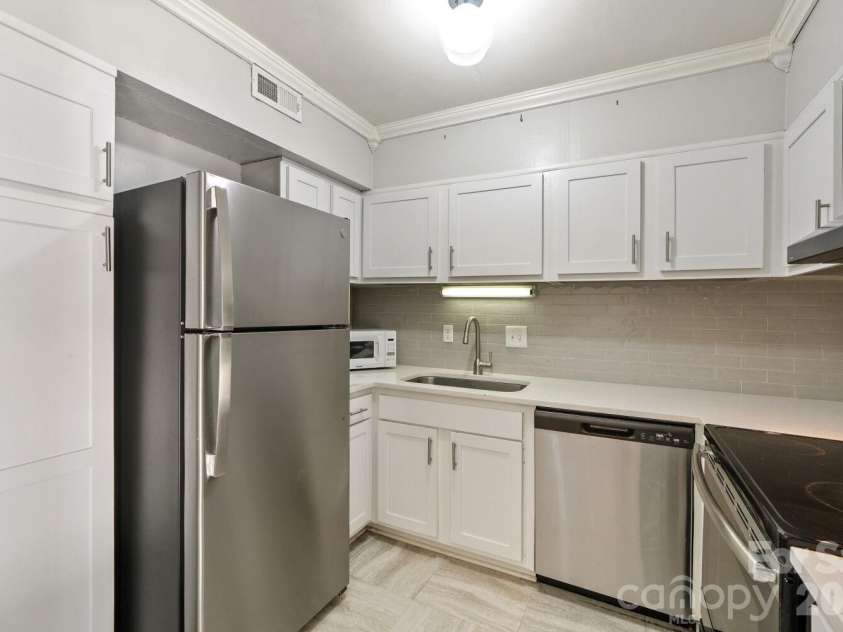 2610 Park Road, Charlotte, NC 28209.  MLS# CAR4383163, YatesRealty ID 6366. 