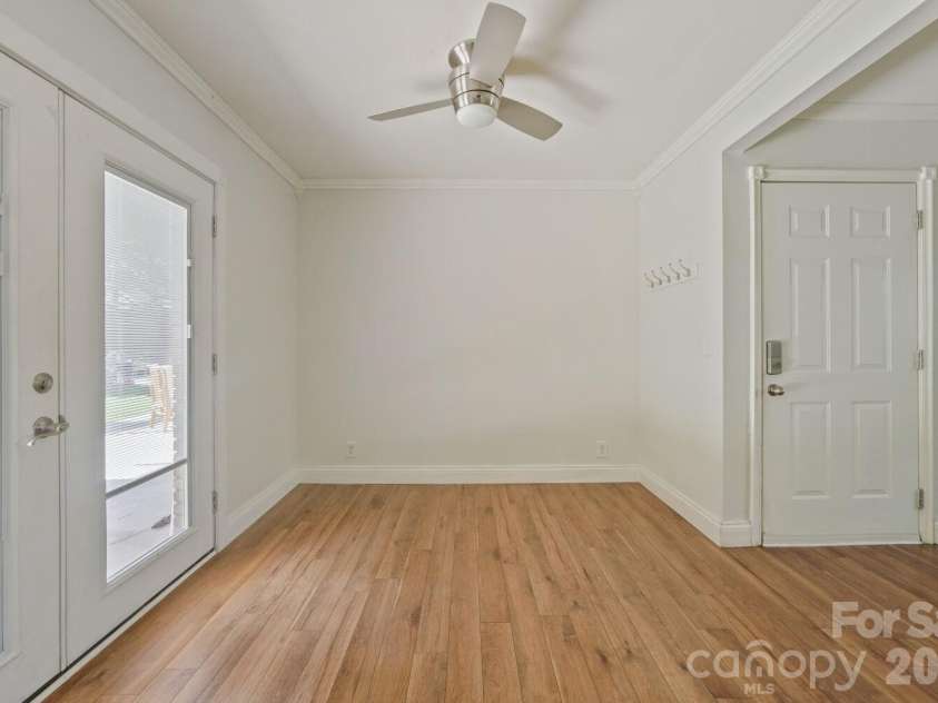 2610 Park Road, Charlotte, NC 28209.  MLS# CAR4383163, YatesRealty ID 6366. 