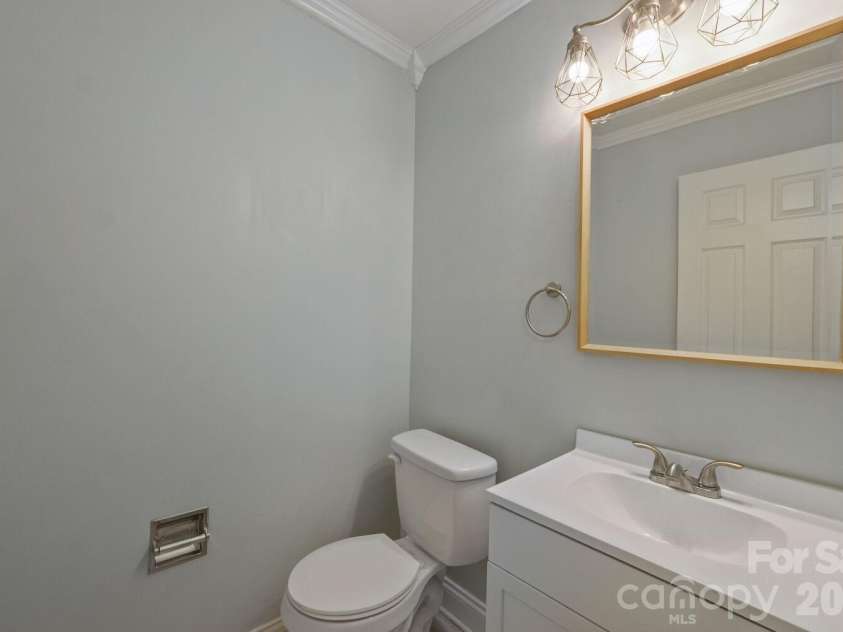 2610 Park Road, Charlotte, NC 28209.  MLS# CAR4383163, YatesRealty ID 6366. 