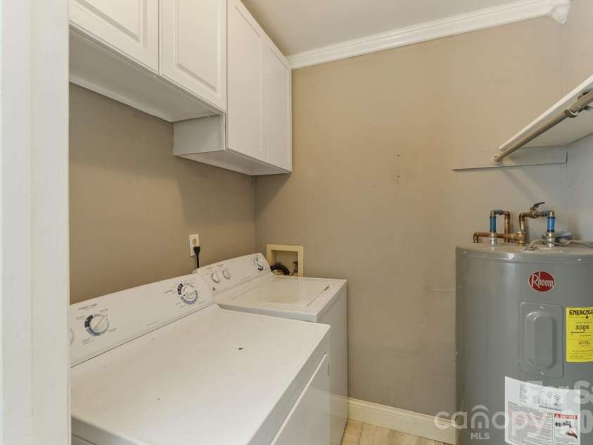 2610 Park Road, Charlotte, NC 28209.  MLS# CAR4383163, YatesRealty ID 6366. 