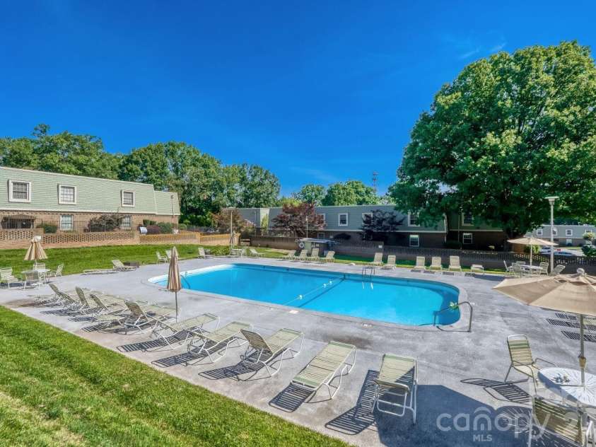 2610 Park Road, Charlotte, NC 28209.  MLS# CAR4383163, YatesRealty ID 6366. 