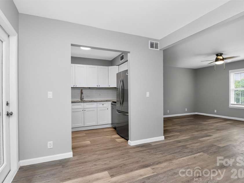 2610 Park Road, Charlotte, NC 28209.  MLS# CAR4383261, YatesRealty ID 6366. 