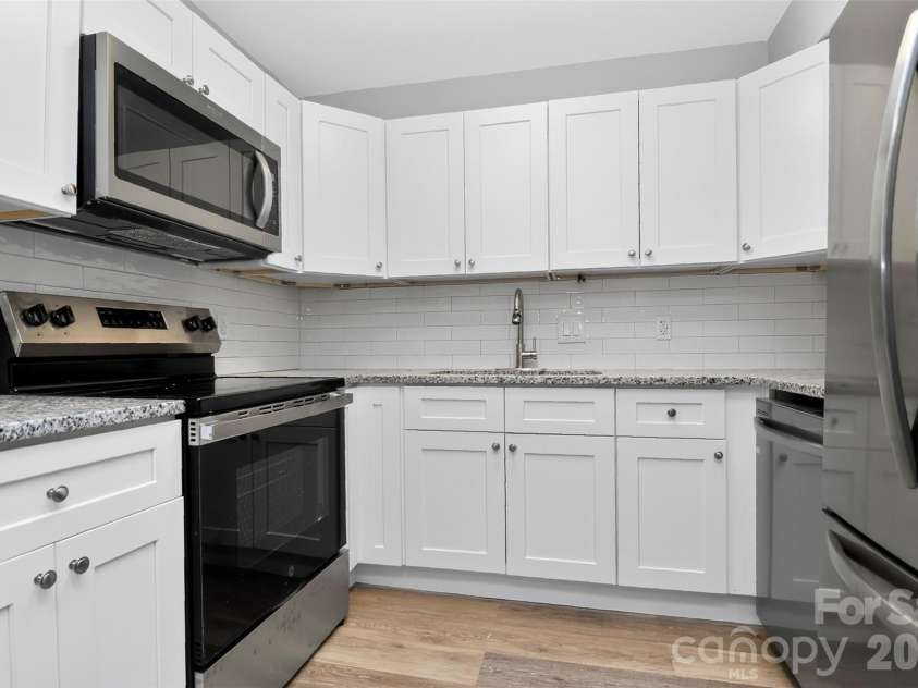2610 Park Road, Charlotte, NC 28209.  MLS# CAR4383261, YatesRealty ID 6366. 