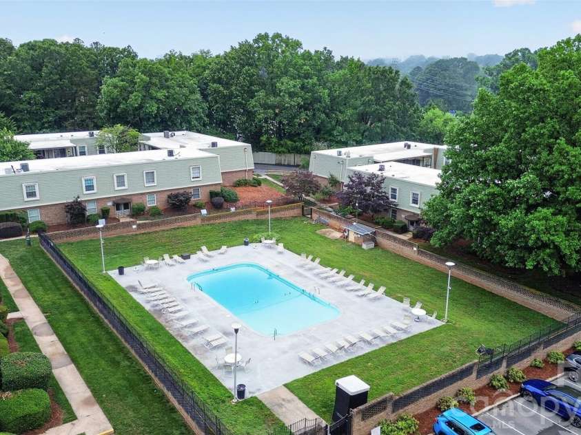 2610 Park Road, Charlotte, NC 28209.  MLS# CAR4383261, YatesRealty ID 6366. 