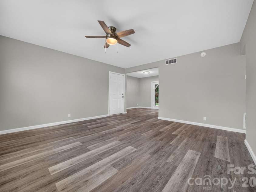 2610 Park Road, Charlotte, NC 28209.  MLS# CAR4383261, YatesRealty ID 6366. 