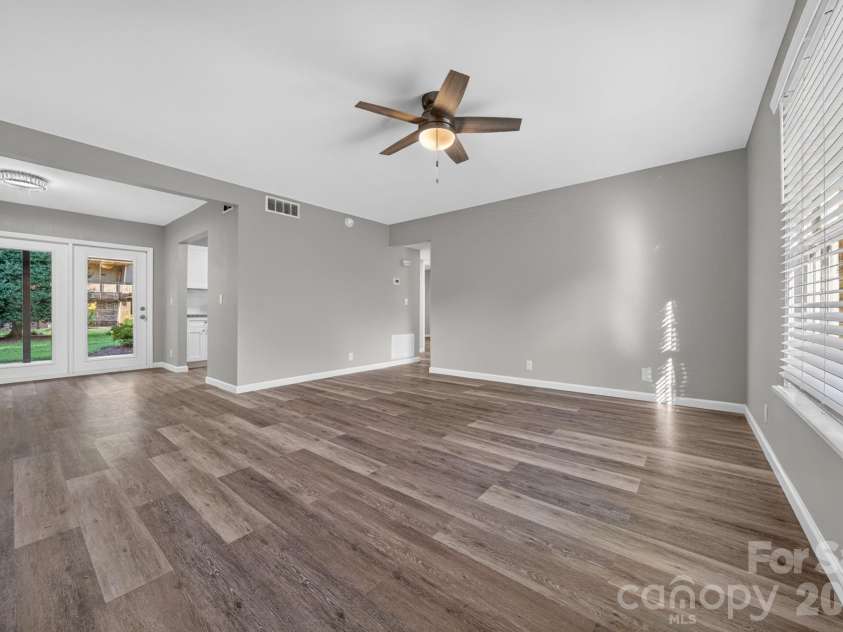 2610 Park Road, Charlotte, NC 28209.  MLS# CAR4383261, YatesRealty ID 6366. 
