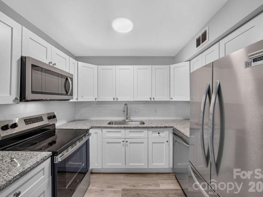 2610 Park Road, Charlotte, NC 28209.  MLS# CAR4383261, YatesRealty ID 6366. 