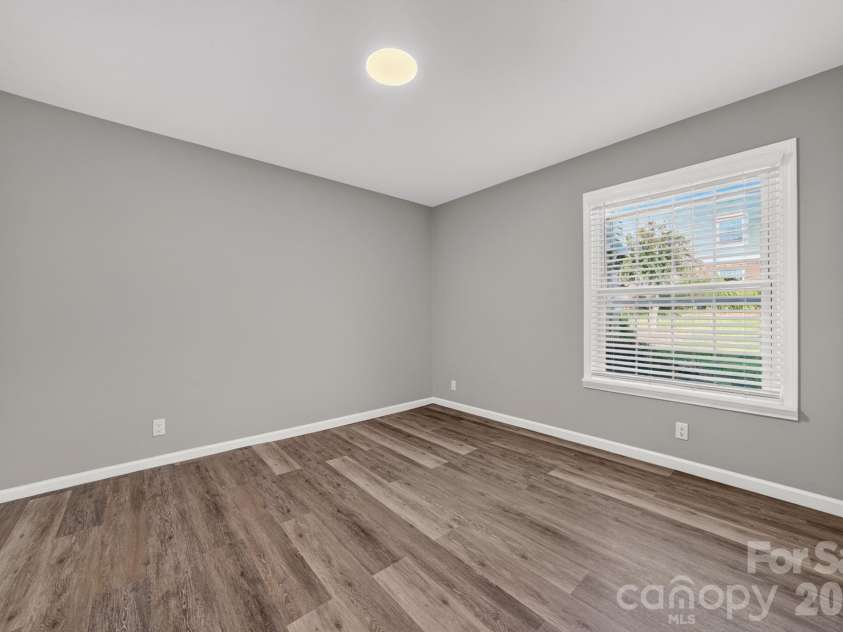 2610 Park Road, Charlotte, NC 28209.  MLS# CAR4383261, YatesRealty ID 6366. 