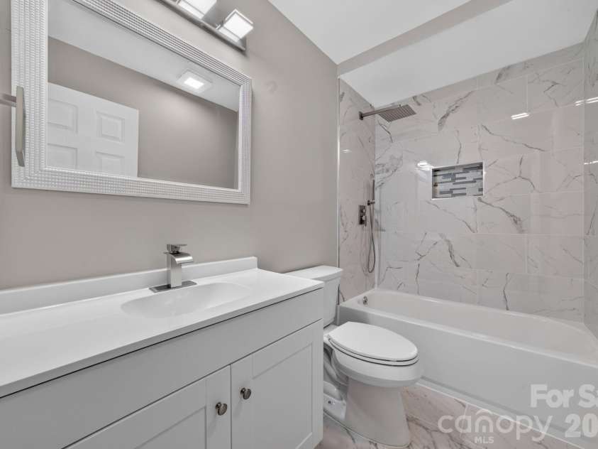 2610 Park Road, Charlotte, NC 28209.  MLS# CAR4383261, YatesRealty ID 6366. 