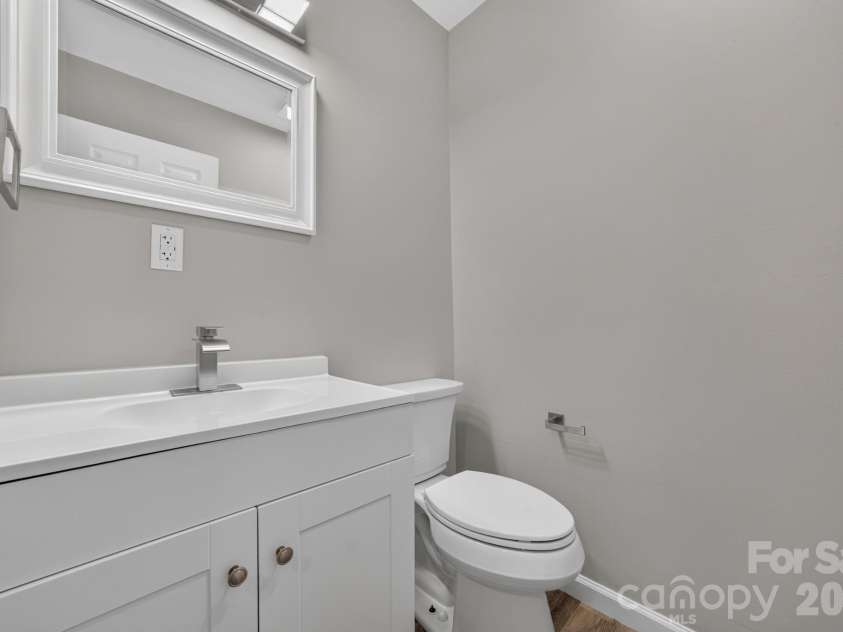 2610 Park Road, Charlotte, NC 28209.  MLS# CAR4383261, YatesRealty ID 6366. 