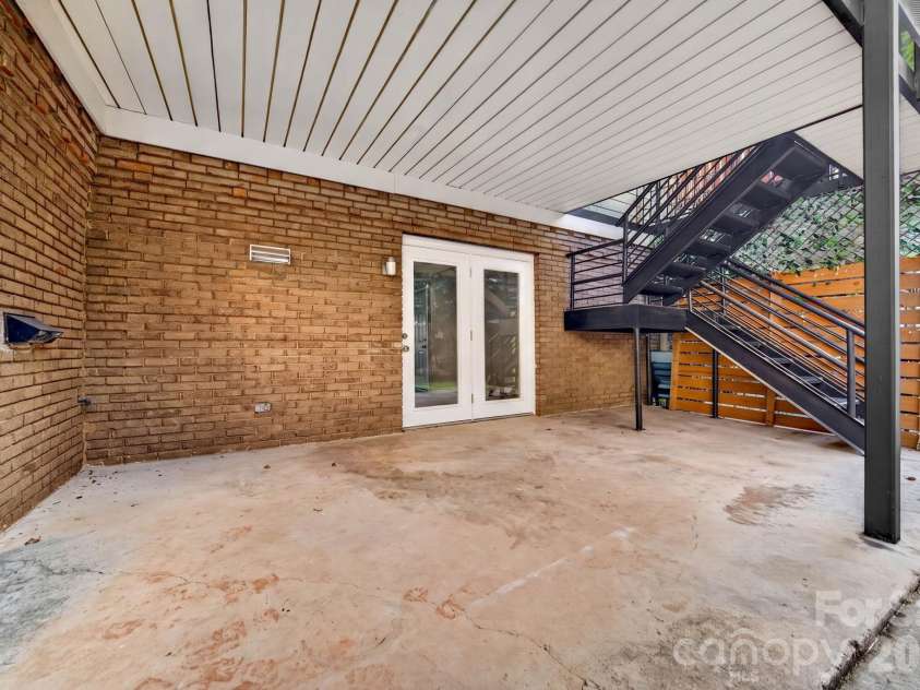 2610 Park Road, Charlotte, NC 28209.  MLS# CAR4383261, YatesRealty ID 6366. 
