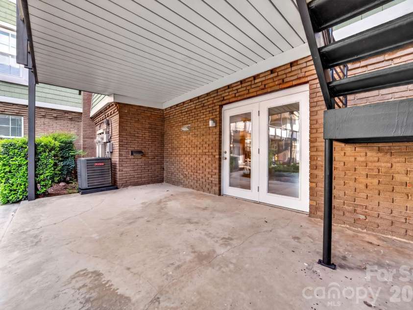 2610 Park Road, Charlotte, NC 28209.  MLS# CAR4383261, YatesRealty ID 6366. 