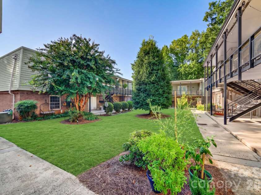 2610 Park Road, Charlotte, NC 28209.  MLS# CAR4383261, YatesRealty ID 6366. 
