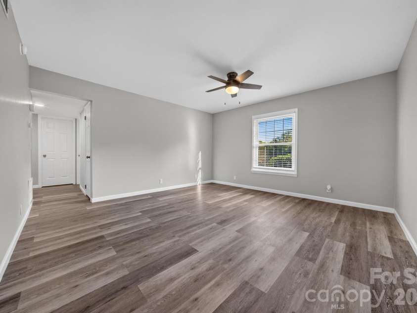 2610 Park Road, Charlotte, NC 28209.  MLS# CAR4383261, YatesRealty ID 6366. 