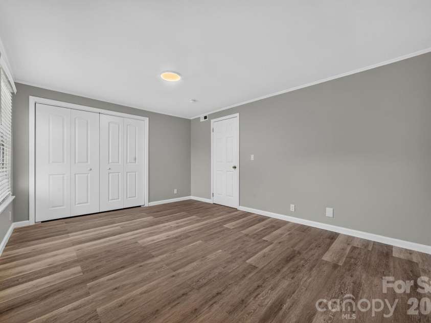 2610 Park Road, Charlotte, NC 28209.  MLS# CAR4383261, YatesRealty ID 6366. 