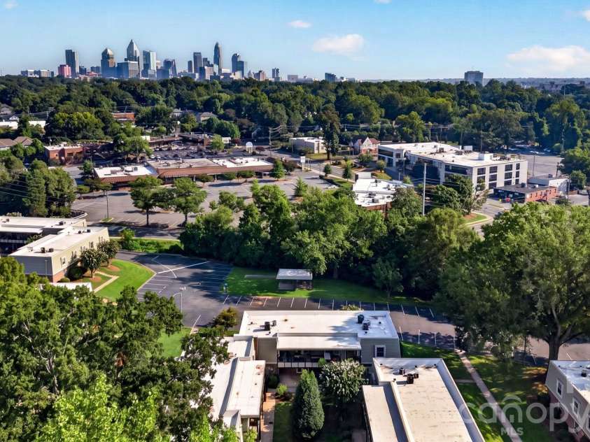2610 Park Road, Charlotte, NC 28209.  MLS# CAR4383261, YatesRealty ID 6366. 