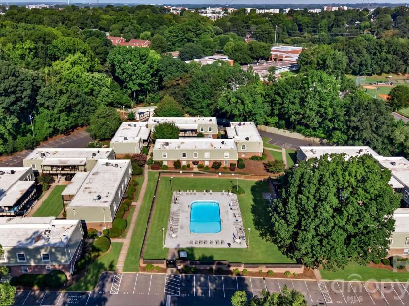 2610 Park Road, Charlotte, NC 28209.  MLS# CAR4383261, YatesRealty ID 6366. 
