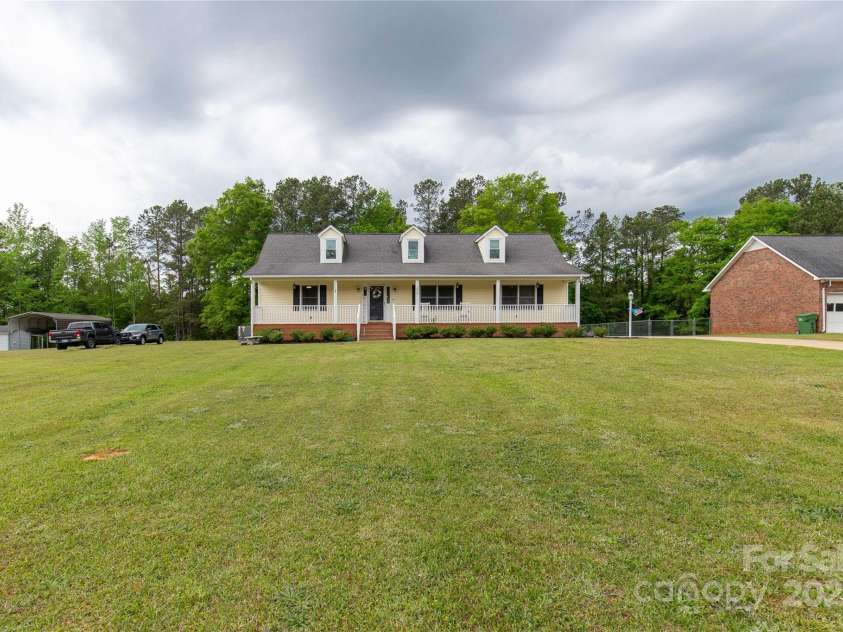 1990 Country Club Drive, Lancaster, SC 29720.  MLS# CAR4247725, YatesRealty ID 6368. 