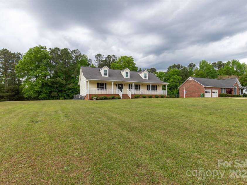 1990 Country Club Drive, Lancaster, SC 29720.  MLS# CAR4247725, YatesRealty ID 6368. 