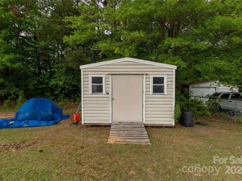 1990 Country Club Drive, Lancaster, SC 29720.  MLS# CAR4247725, YatesRealty ID 6368. 