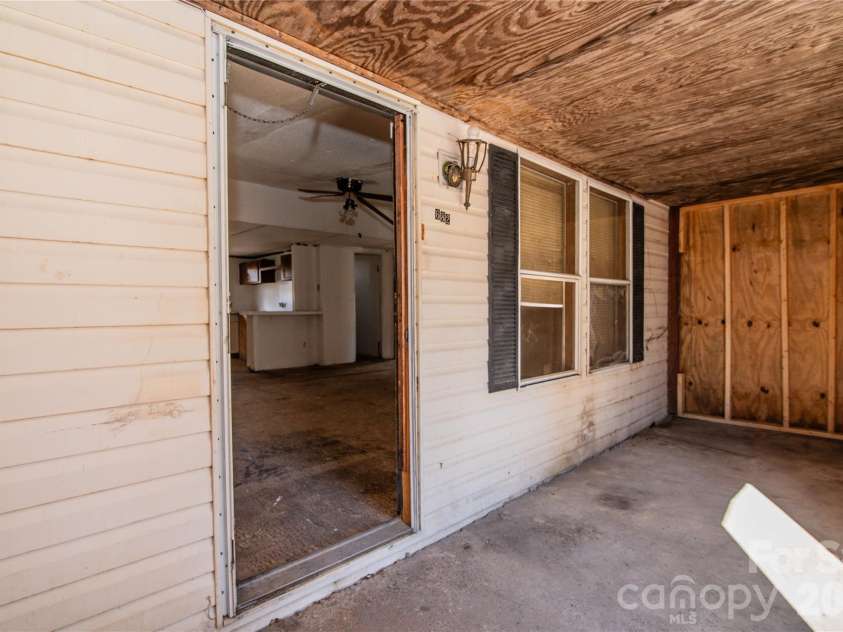 682 Grant Drive, Roanoke Rapids, NC 27870.  MLS# CAR4344000, YatesRealty ID 6368. 