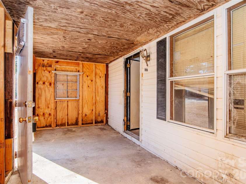 682 Grant Drive, Roanoke Rapids, NC 27870.  MLS# CAR4344000, YatesRealty ID 6368. 
