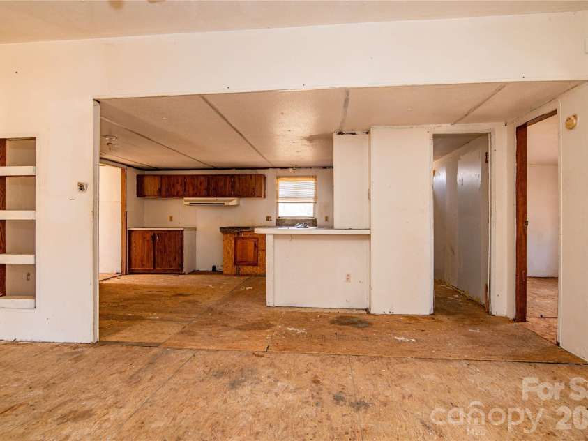 682 Grant Drive, Roanoke Rapids, NC 27870.  MLS# CAR4344000, YatesRealty ID 6368. 