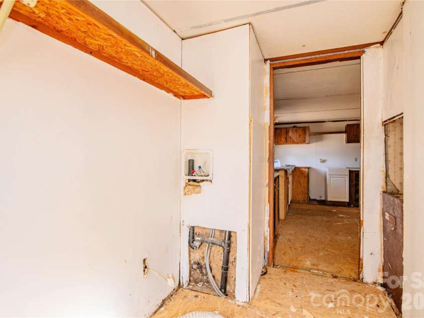 682 Grant Drive, Roanoke Rapids, NC 27870.  MLS# CAR4344000, YatesRealty ID 6368. 