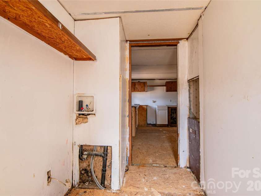 682 Grant Drive, Roanoke Rapids, NC 27870.  MLS# CAR4344000, YatesRealty ID 6368. 