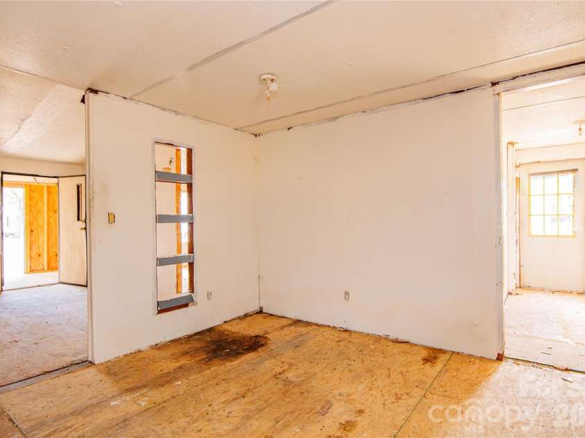 682 Grant Drive, Roanoke Rapids, NC 27870.  MLS# CAR4344000, YatesRealty ID 6368. 