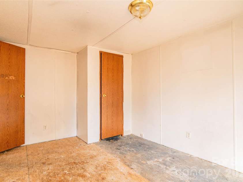 682 Grant Drive, Roanoke Rapids, NC 27870.  MLS# CAR4344000, YatesRealty ID 6368. 