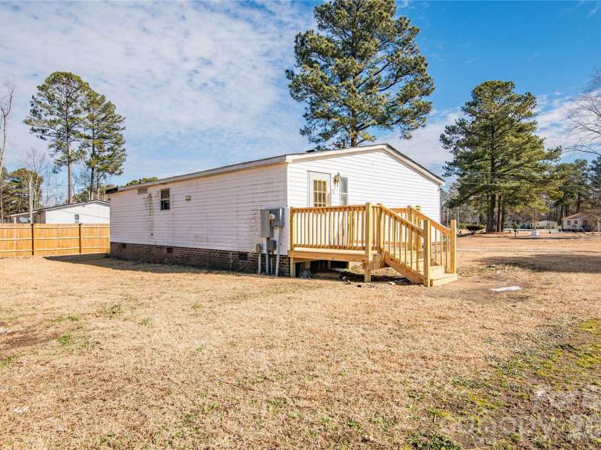 682 Grant Drive, Roanoke Rapids, NC 27870.  MLS# CAR4344000, YatesRealty ID 6368. 