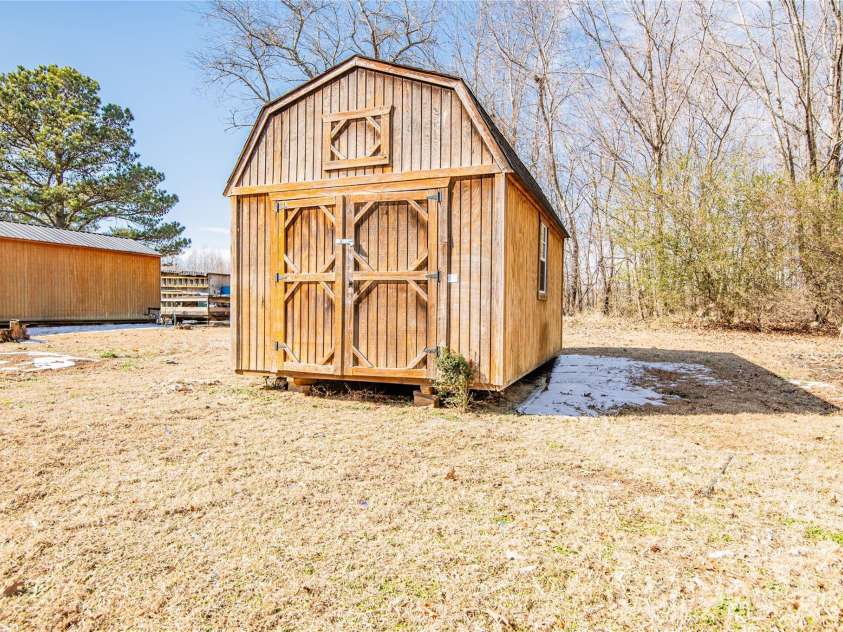 682 Grant Drive, Roanoke Rapids, NC 27870.  MLS# CAR4344000, YatesRealty ID 6368. 