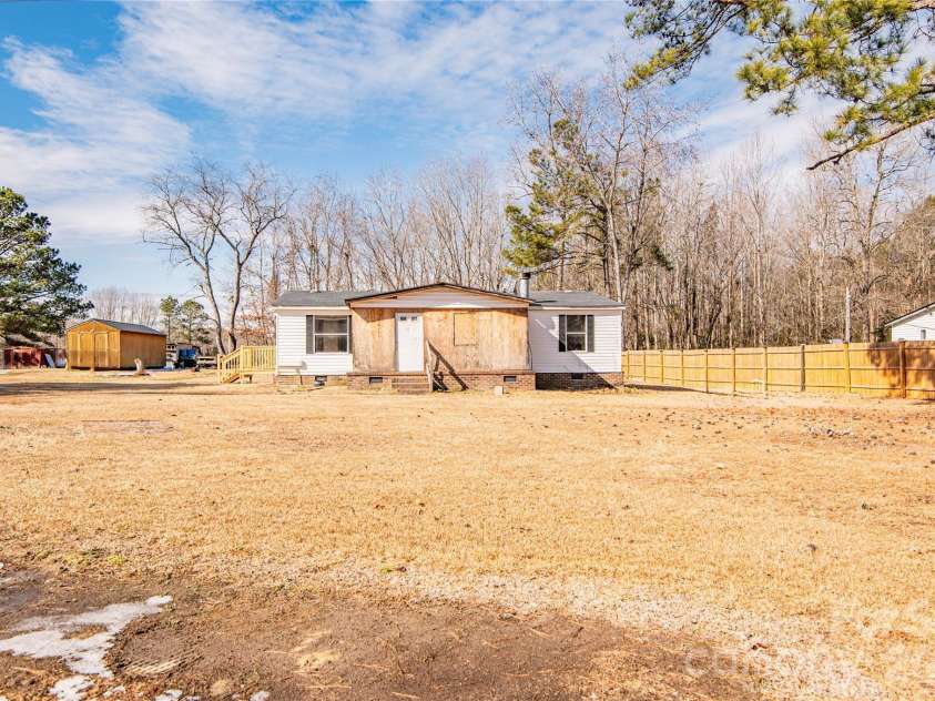 682 Grant Drive, Roanoke Rapids, NC 27870.  MLS# CAR4344000, YatesRealty ID 6368. 