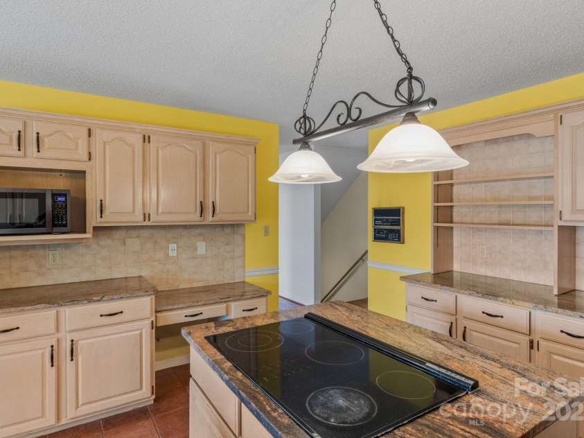 6 Valley Drive, Weaverville, NC 28787.  MLS# CAR4246234, YatesRealty ID 6369. 