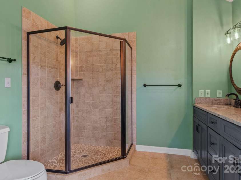 6 Valley Drive, Weaverville, NC 28787.  MLS# CAR4246234, YatesRealty ID 6369. Standing shower and garden tub