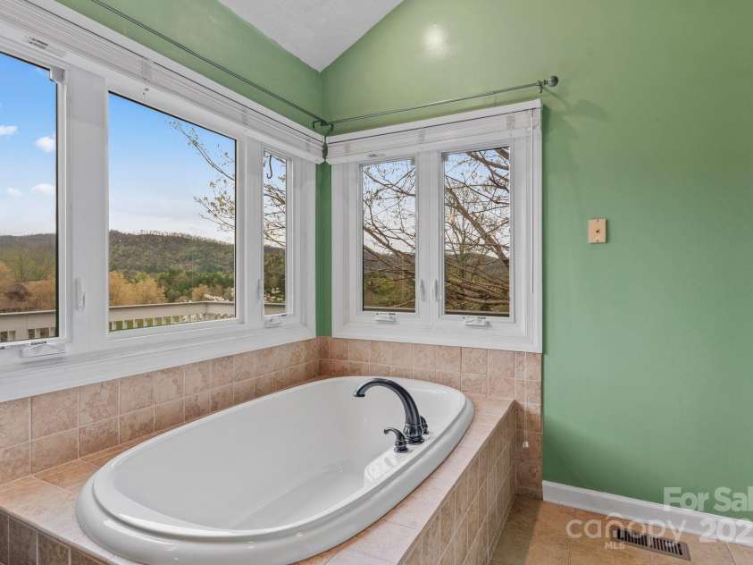 6 Valley Drive, Weaverville, NC 28787.  MLS# CAR4246234, YatesRealty ID 6369. Standing shower and garden tub